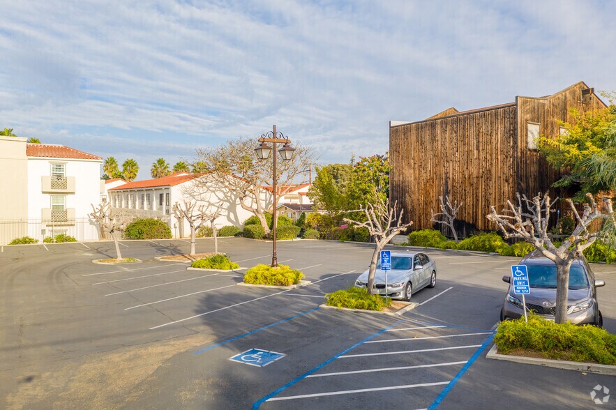 More Photos Of 2356 Moore St, San Diego Office For Lease