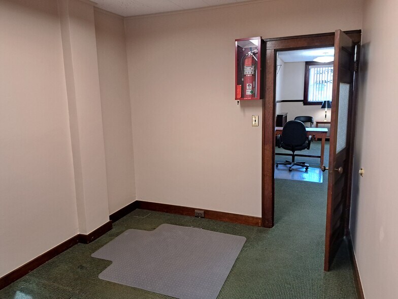 More Photos Of 136 E Grand River Ave, Brighton Office For Lease