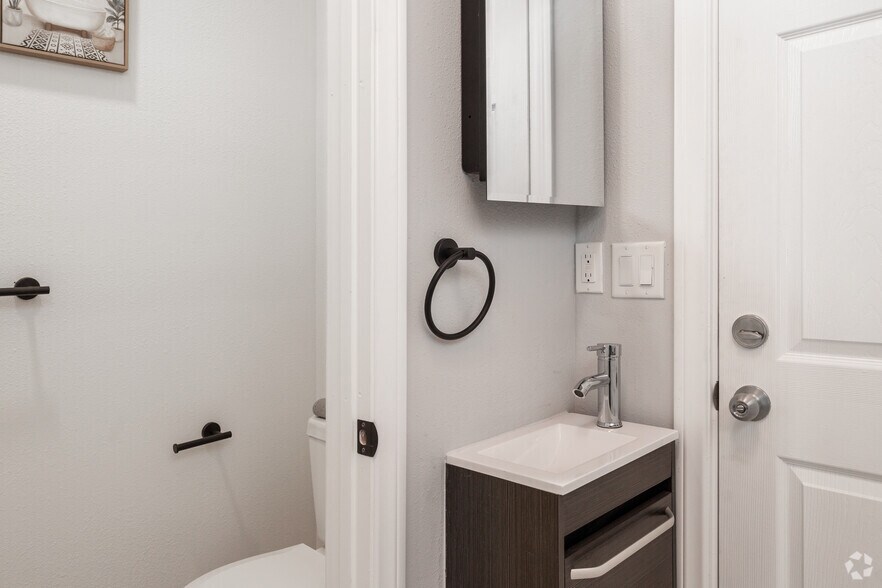 More Photos Of 1864 Cordova St, Los Angeles Apartments For Sale