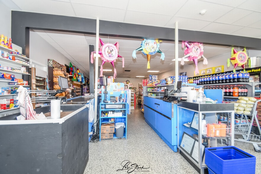 More Photos Of 800 Theodore, Crest Hill Convenience Store For Sale