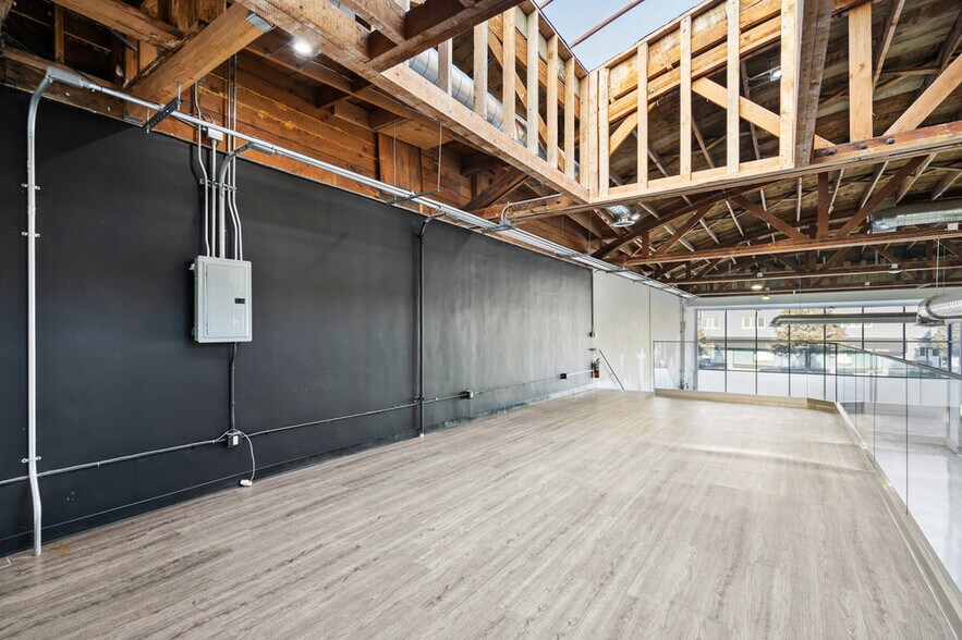 More Photos Of 1802-1808 El Camino Real, Redwood City General Retail For Lease