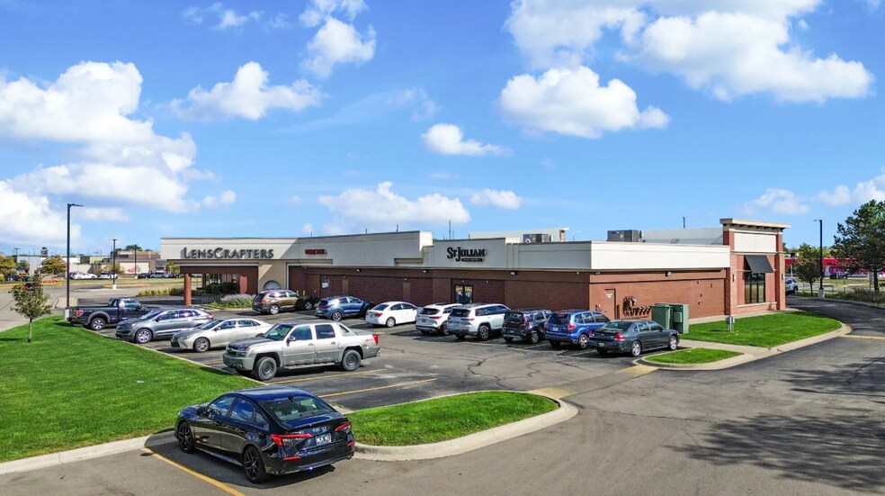 More Photos Of 506 W 14 Mile Rd, Troy Freestanding For Lease