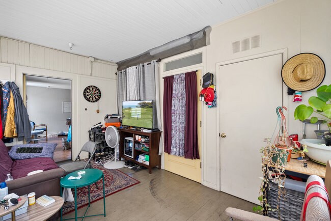 More Photos Of 241 El Camino Real, Menlo Park Storefront Retail Office For Sale