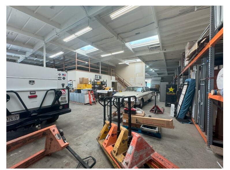 More Photos Of 880 Rancheros Dr, San Marcos Warehouse For Lease