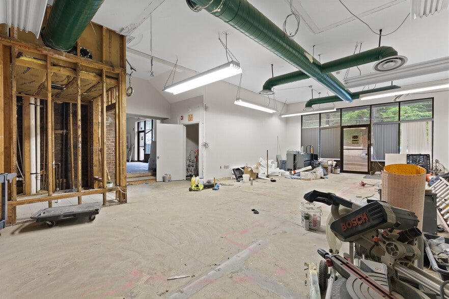 More Photos Of 15 Hamburg Tpke, Bloomingdale Office For Sale