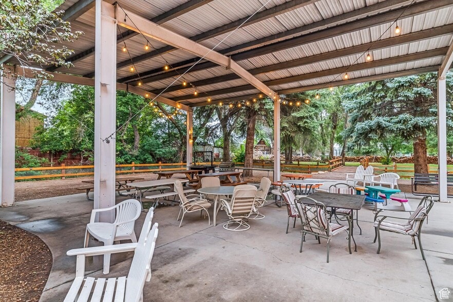 More Photos Of 21 Main St, Junction Specialty For Sale