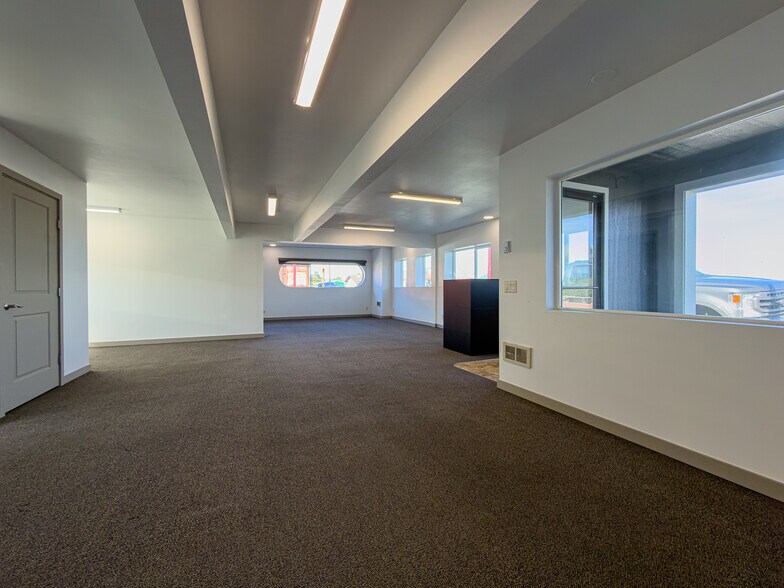 More Photos Of 125 Baltimore Ave SE, Bandon General Retail For Sale