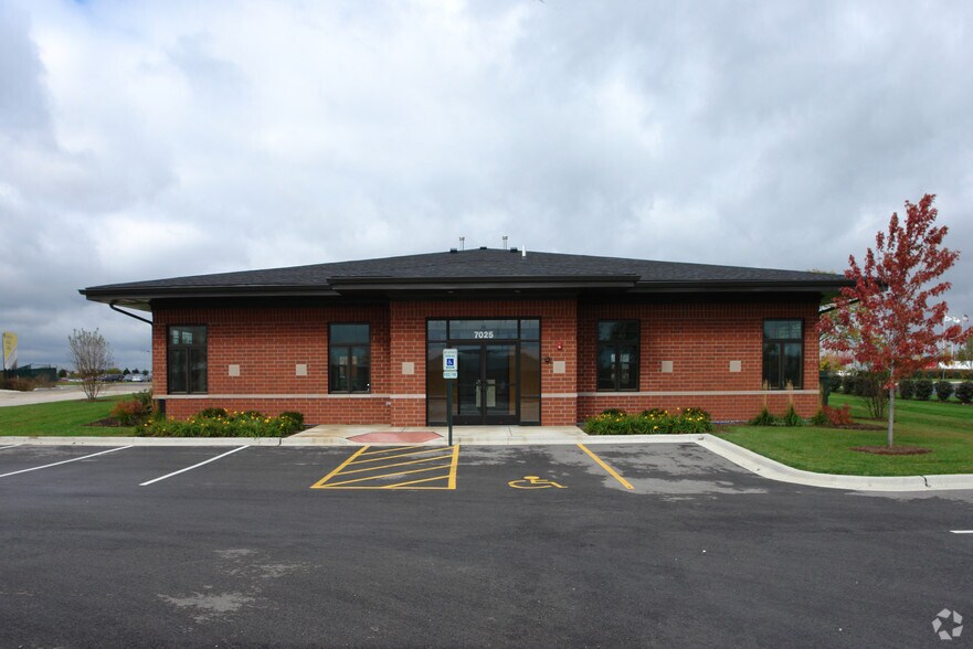 More Photos Of 7025-7035 Veterans Blvd, Burr Ridge Office For Sale