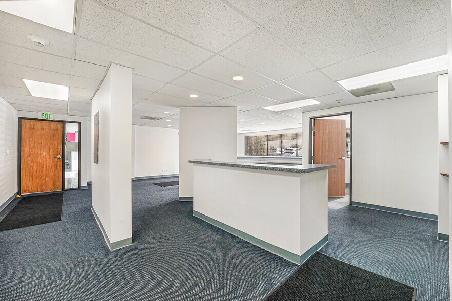 More Photos Of 6909 S Holly Cir, Centennial Office For Sale