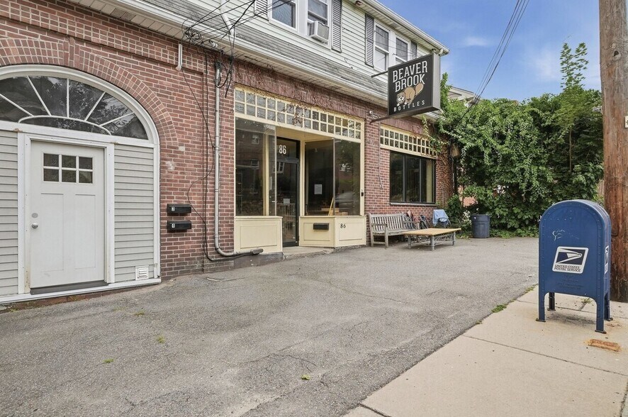 More Photos Of 86 Trapelo Rd, Waltham Storefront For Lease