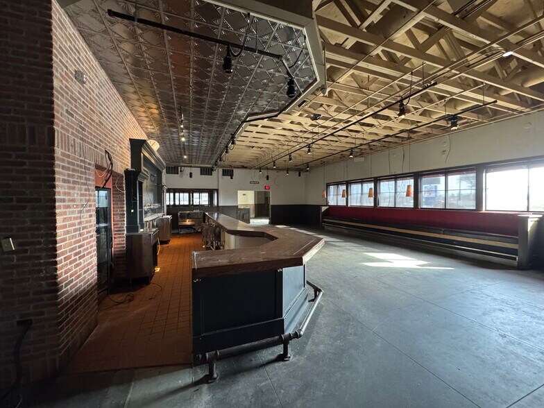 More Photos Of 1610 S Kellogg Ave, Ames General Retail For Sale