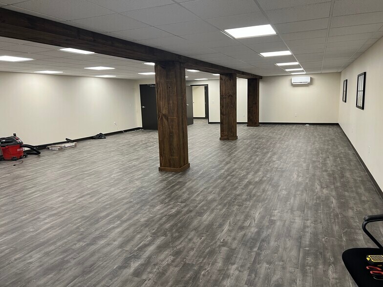 More Photos Of 1 W Main St, Clinton Storefront Retail Office For Lease