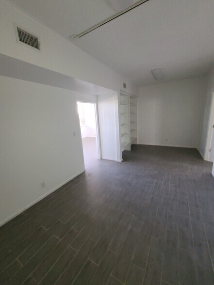 More Photos Of 2406 E Oakland Park Blvd, Fort Lauderdale Storefront Retail Office For Lease