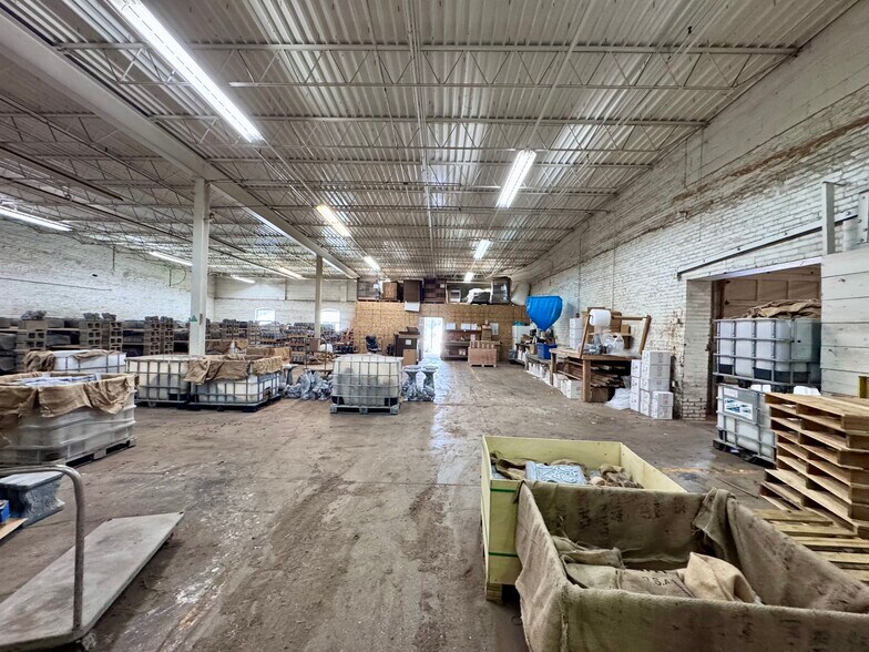 More Photos Of 510 N Pearl St, Macomb Industrial For Sale