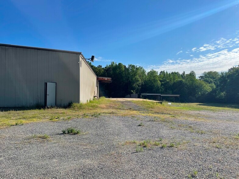 More Photos Of 300 Delano Dr, Manchester Warehouse For Sale