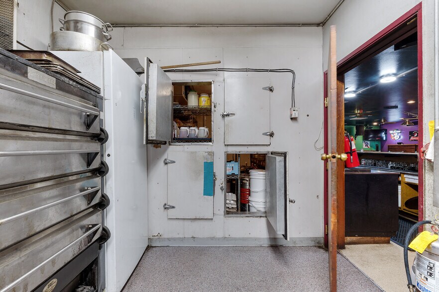 More Photos Of 335 E 3rd St, Lafayette Bar For Sale
