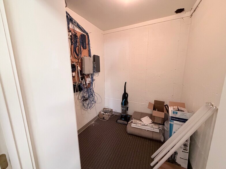 More Photos Of 702-704 N 1890 w, Provo Office For Lease