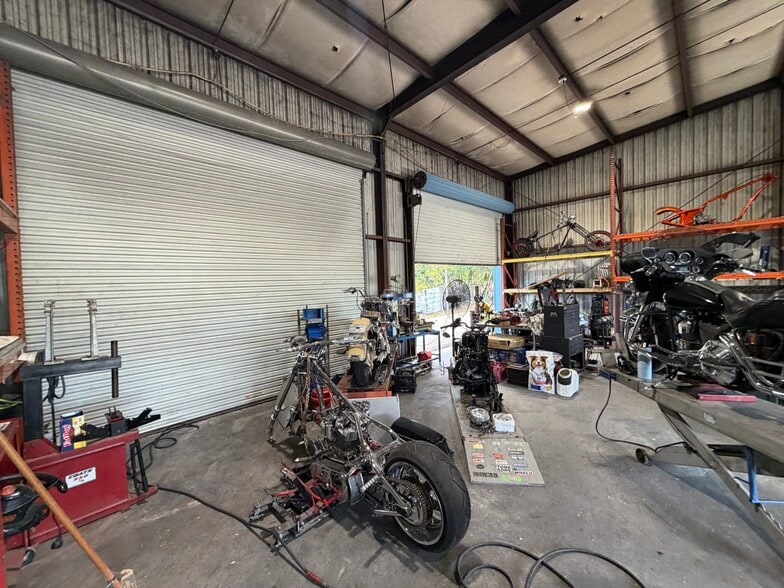 More Photos Of 15921 N Florida Ave, Lutz Warehouse For Sale