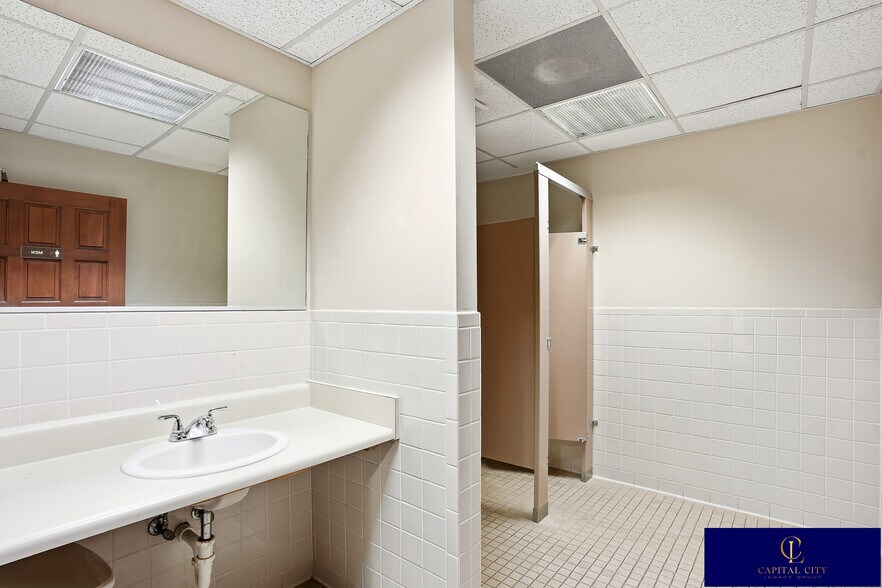 More Photos Of 10115 N Hwy 142, Covington Medical For Lease