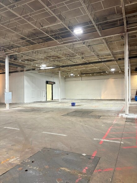 More Photos Of 1225 7th St, Columbus Manufacturing For Lease