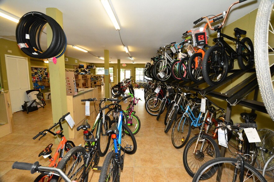 More Photos Of 430 S Central Ave, Apopka Freestanding For Lease