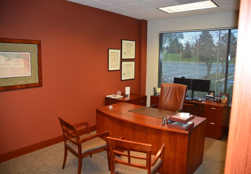 More Photos Of 1730 Park St, Naperville Office For Sale