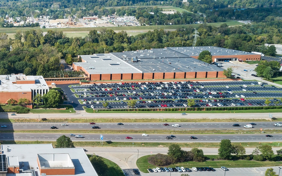 Primary Photo Of 1303-1315 N Highway Dr, Fenton Distribution For Lease