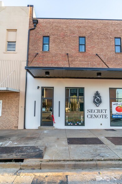 More Photos Of 201 E Commerce St, Jacksonville Storefront For Lease