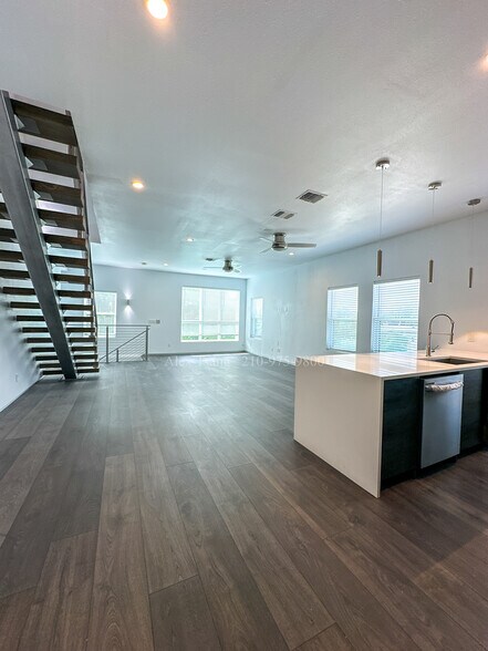 More Photos Of 225 S Pine St, San Antonio Apartments For Sale