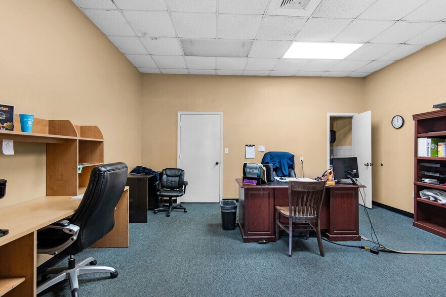 More Photos Of 3061 Gulf Breeze Pky, Gulf Breeze Carwash For Sale