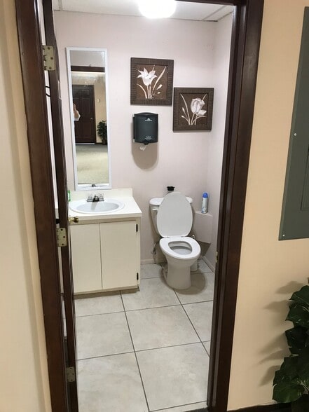 More Photos Of 6315 Presidential Ct, Fort Myers Office For Lease