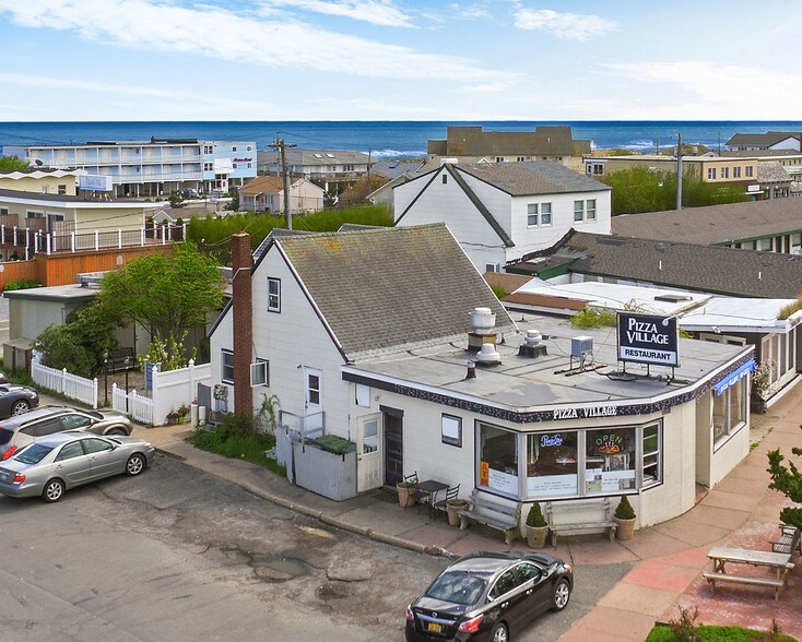 More Photos Of 15 S Embassy St, Montauk Restaurant For Sale