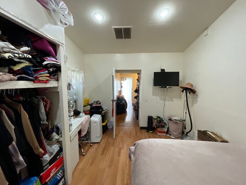More Photos Of 1854 W 17th St, Santa Ana Freestanding For Sale