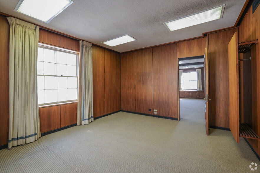 More Photos Of 114 E 5th St, Tulsa Office For Sale