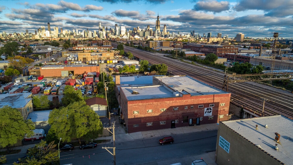 More Photos Of 401 N Leavitt St, Chicago Manufacturing For Sale