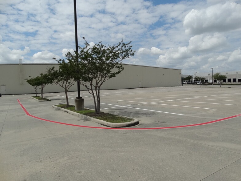More Photos Of 7390 Northcourt Rd, Houston Warehouse For Lease