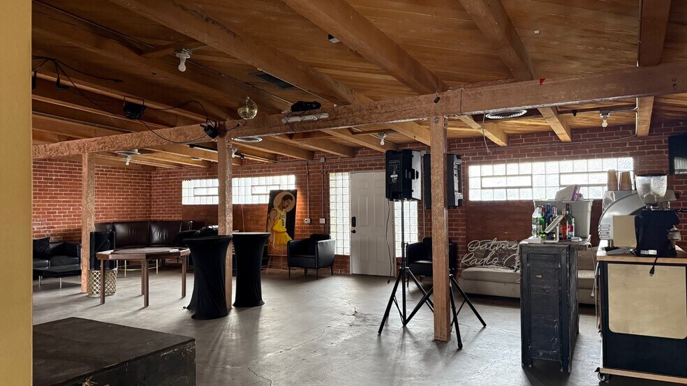 More Photos Of 4851-4853 W Jefferson Blvd, Los Angeles Loft Creative Space For Sale
