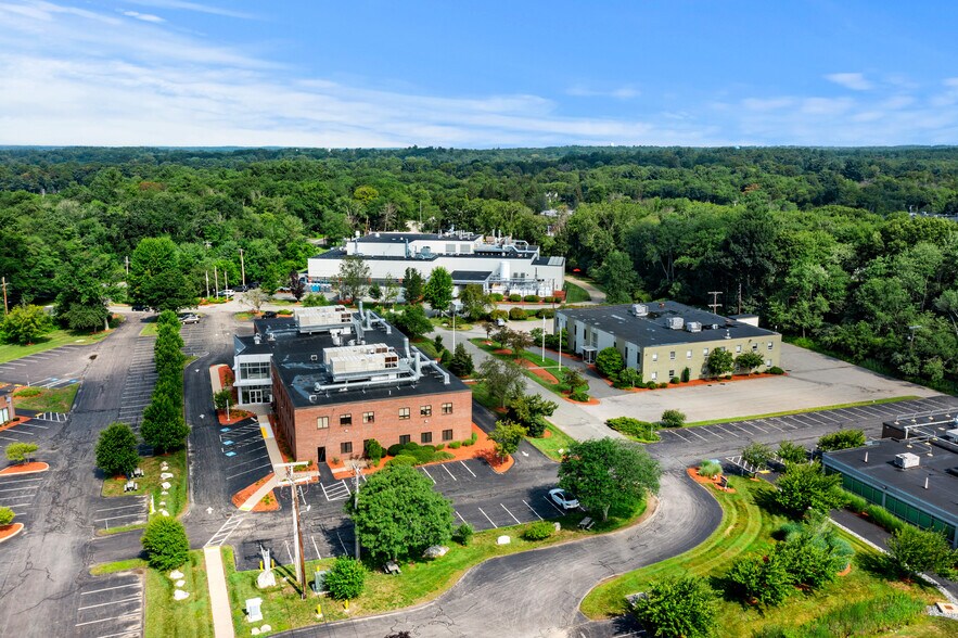 More Photos Of 4 Preston Ct, Bedford Office For Sale