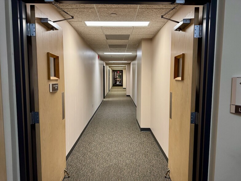 More Photos Of 100 S 4th St, Paducah Office For Lease