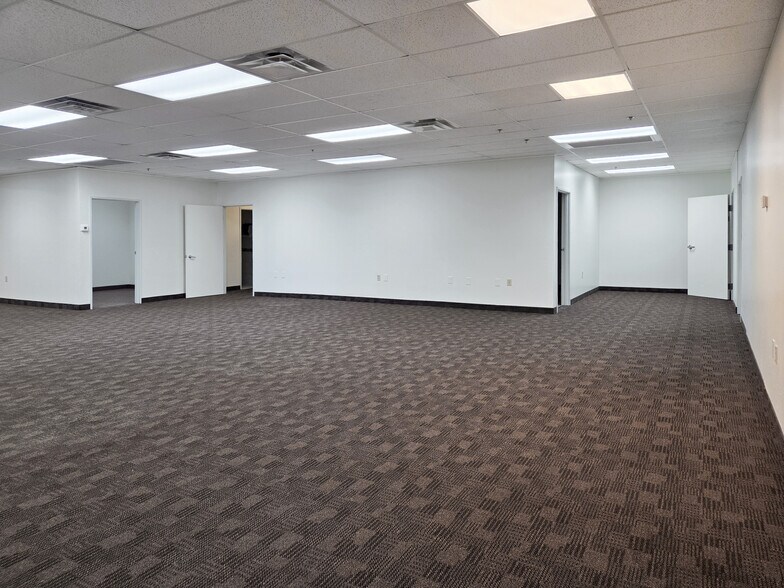 More Photos Of 1929 W Lone Cactus Dr, Phoenix Light Distribution For Lease