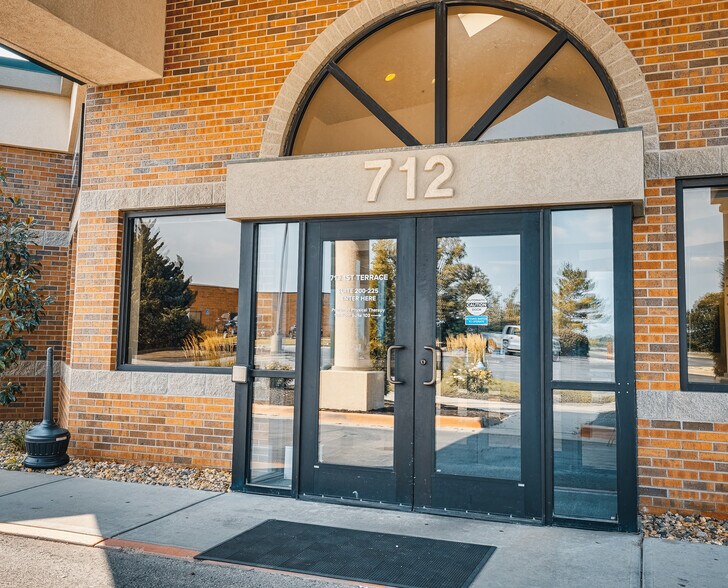 More Photos Of 712 1st Terrace Rd, Lansing Medical For Lease