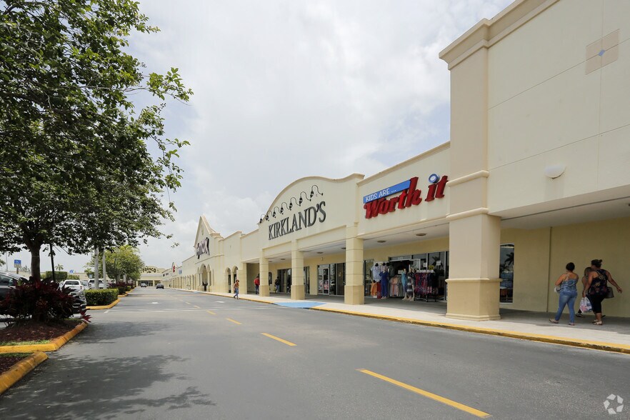 Primary Photo Of 401-599 W 49th St, Hialeah General Retail For Lease