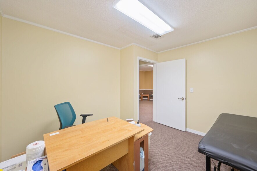 More Photos Of 1078 S Ferdon Blvd, Crestview Medical For Sale