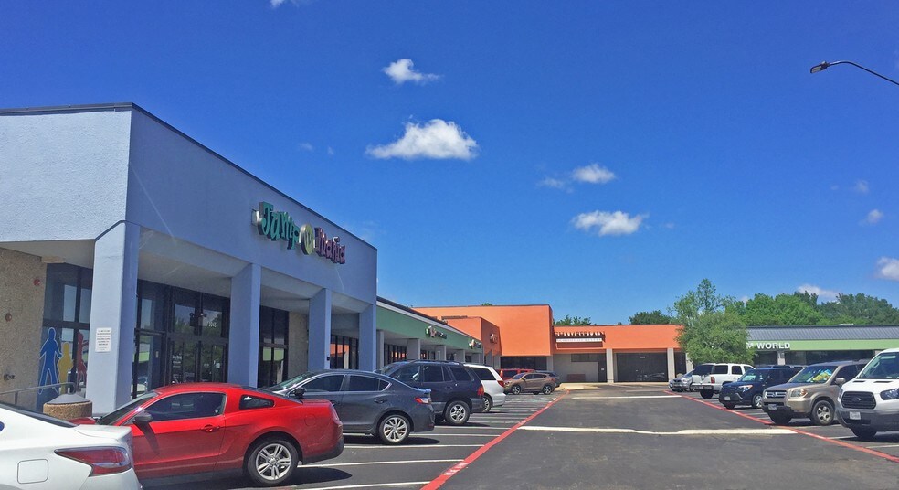 More Photos Of 2963-3055 W 15th St, Plano Unknown For Lease