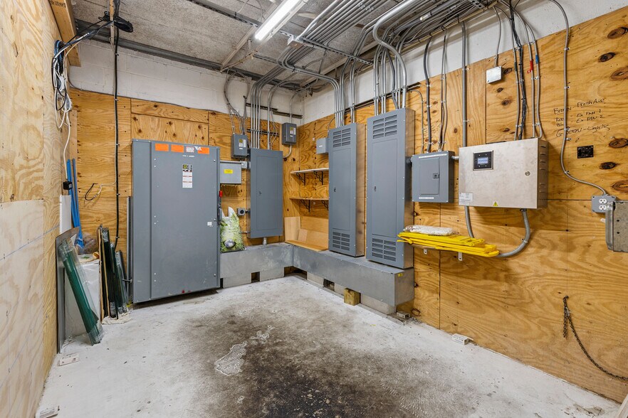 More Photos Of 102 N Rogers St, Aberdeen Restaurant For Sale