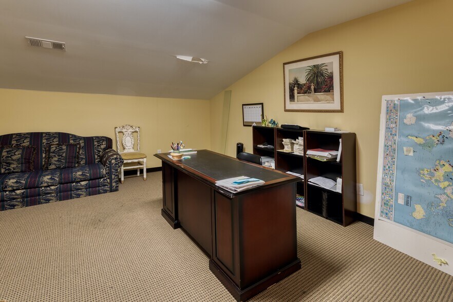 More Photos Of 462 E Henri De Tonti Blvd, Springdale Warehouse For Sale