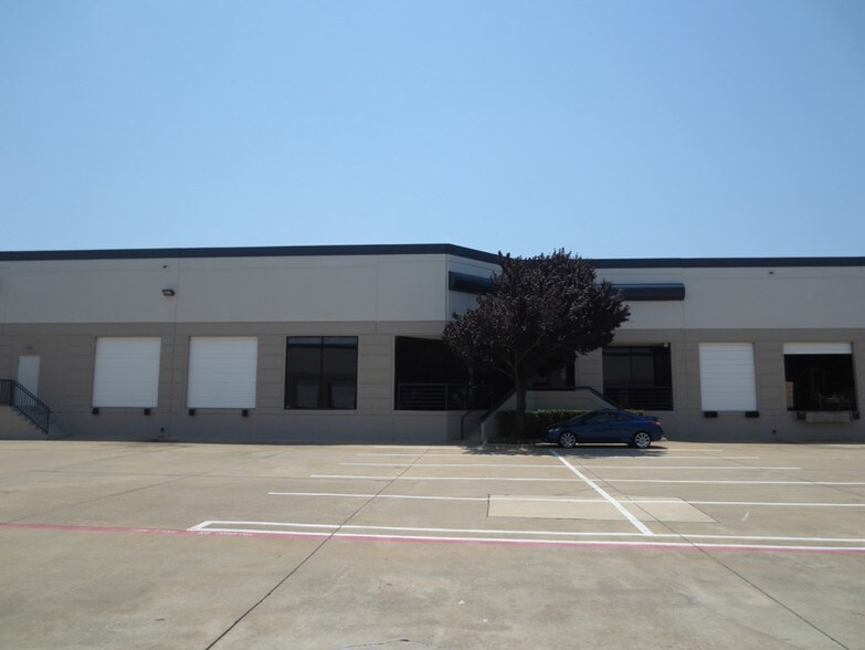 More Photos Of 2552 Summit Ave, Plano Showroom For Lease