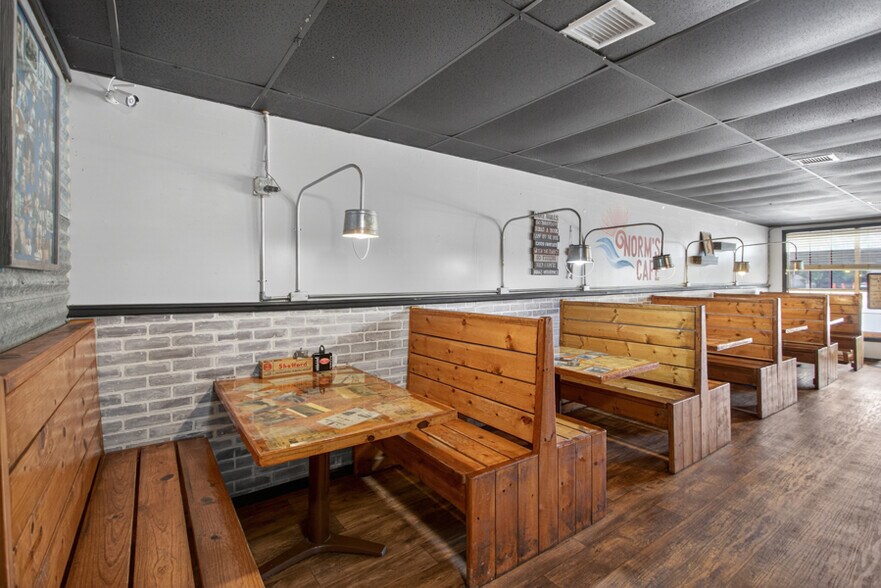 More Photos Of 206 Hwy 20, Salina Restaurant For Sale