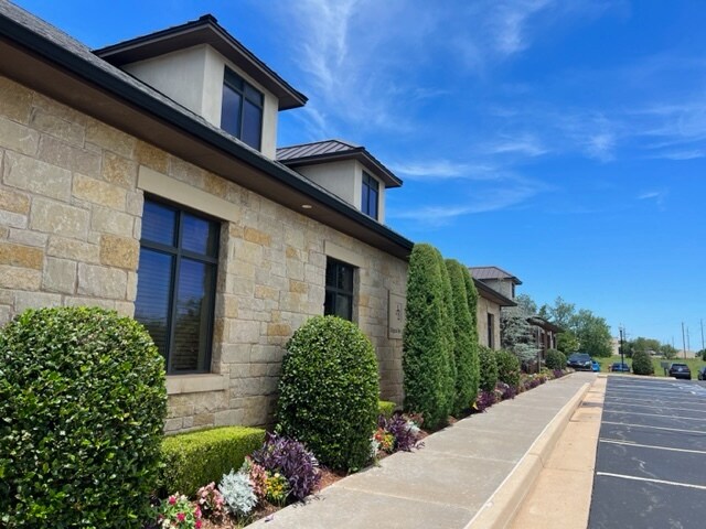 More Photos Of 9505 N Kelley Ave, Oklahoma City Office Residential For Sale