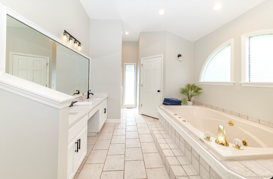 More Photos Of 165 Lakeshore Ln, Counce Hotel For Sale